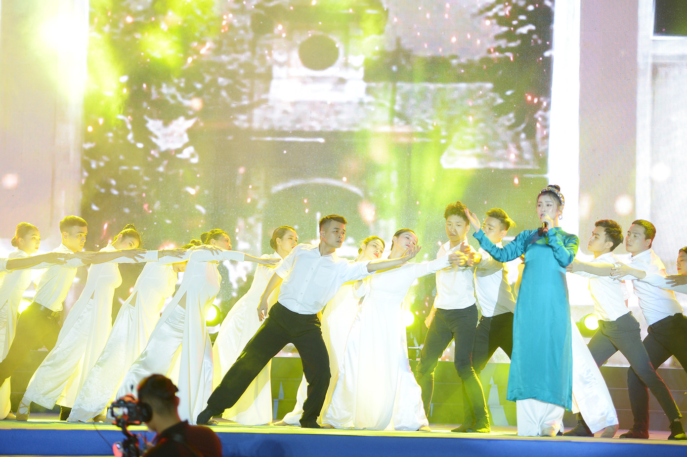 Ngày truyền thống Học sinh, sinh viên là dịp nhìn lại hơn nửa thế kỷ qua, dưới ngọn cờ của Đảng Cộng sản Việt Nam quang vinh và Chủ tịch Hồ Chí Minh vĩ đại, phong trào học sinh, sinh viên và tổ chức Hội Sinh viên Việt Nam đã có những cống hiến xuất sắc và trưởng thành vượt bậc qua các thời kỳ lịch sử cách mạng, là niềm tự hào của các thế hệ học sinh, sinh viên ngày nay.