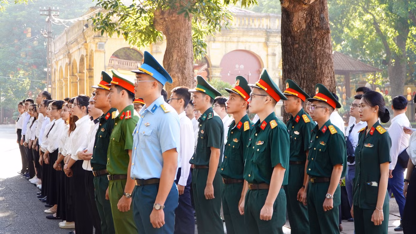 96 Thủ khoa xuất sắc tốt nghiệp các trường đại học, học viện trên địa bàn thành phố, tham dự chương trình.