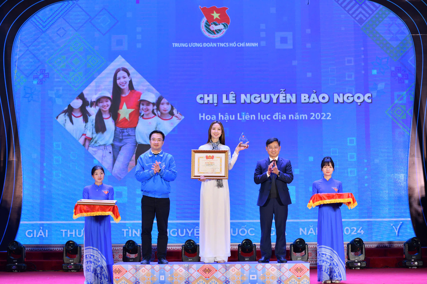 Hoa hậu Liên lục địa 2022 Lê Nguyễn Bảo Ngọc đã gây ấn tượng với hành trình thiện nguyện đầy ý nghĩa, trở thành một trong 10 cá nhân nhận giải thưởng. Hoa hậu Liên lục địa 2022 Lê Nguyễn Bảo Ngọc đã gây ấn tượng với hành trình thiện nguyện đầy ý nghĩa, trở thành một trong 10 cá nhân nhận giải thưởng.