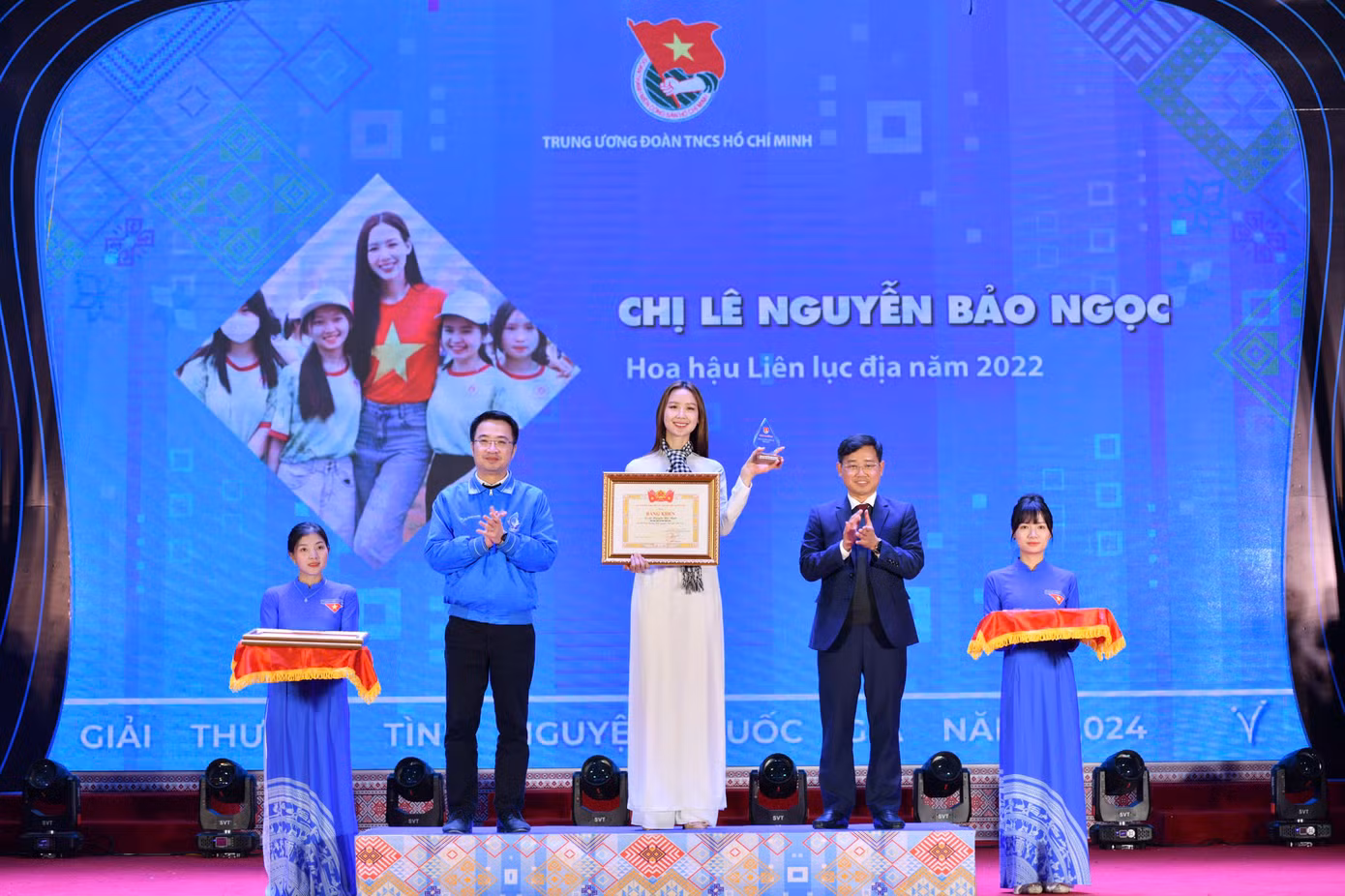 Hoa hậu Liên lục địa 2022 Lê Nguyễn Bảo Ngọc đã gây ấn tượng với hành trình thiện nguyện đầy ý nghĩa, trở thành một trong 10 cá nhân nhận giải thưởng. Hoa hậu Liên lục địa 2022 Lê Nguyễn Bảo Ngọc đã gây ấn tượng với hành trình thiện nguyện đầy ý nghĩa, trở thành một trong 10 cá nhân nhận giải thưởng.