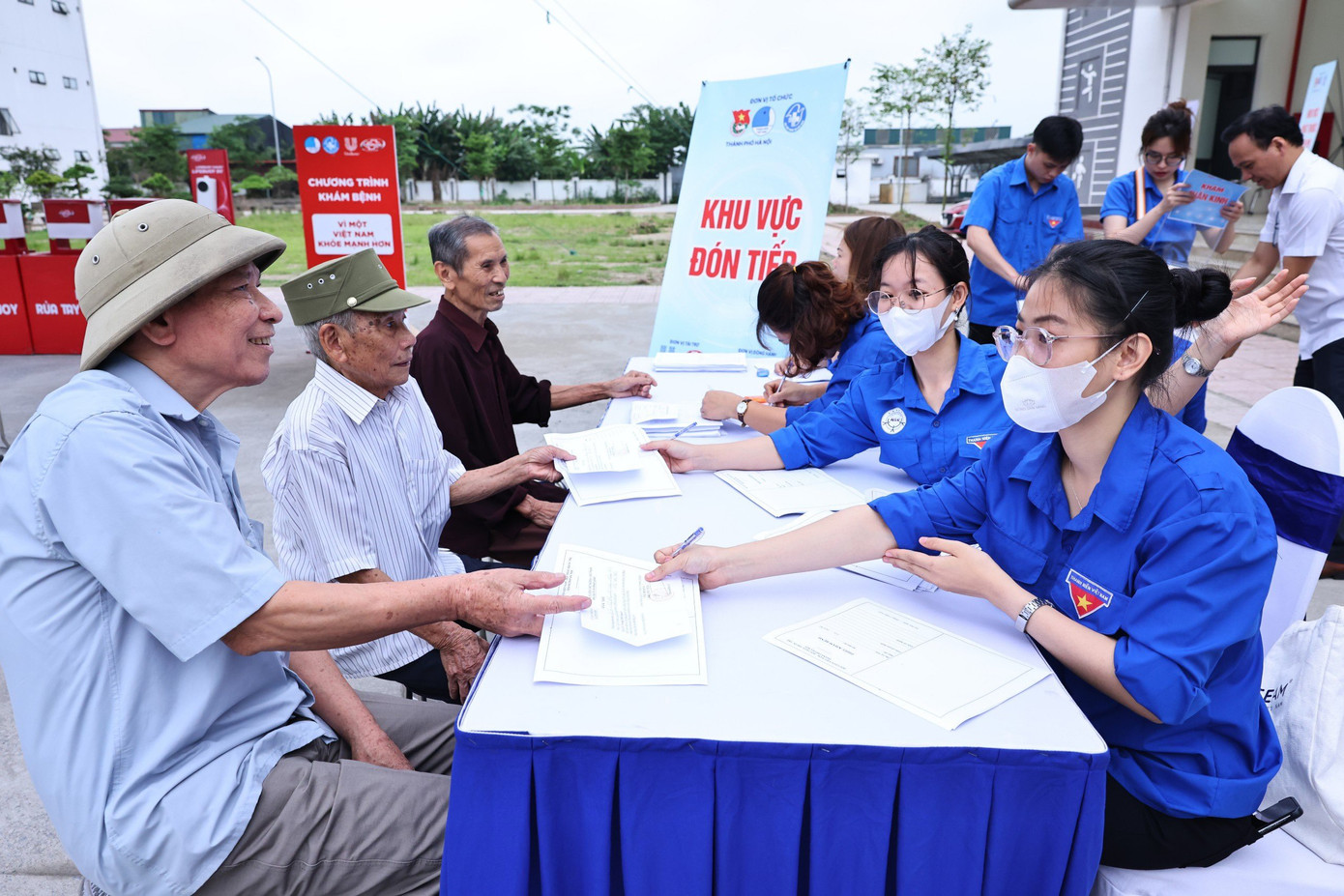 Khởi động 'Hành trình thanh niên Thủ đô tình nguyện vì sức khỏe cộng đồng'.