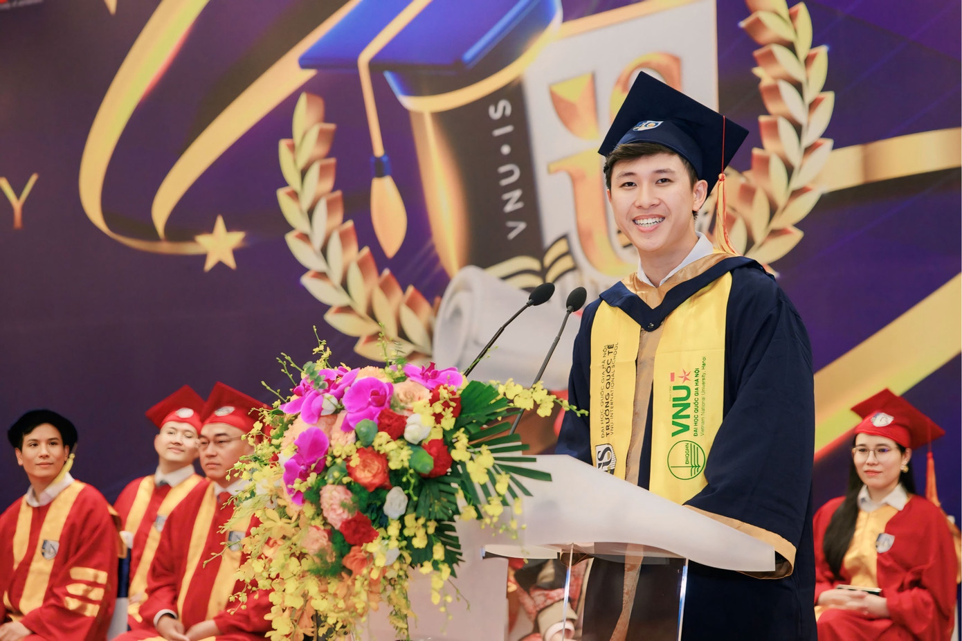 Trần Lê Hoàng Thắng (trường Quốc tế, ĐHQG Hà Nội).