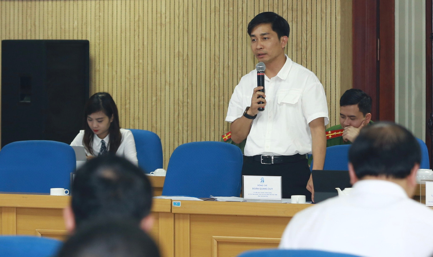 Đại diện Hội Sinh viên tỉnh Bắc Giang, Thái Nguyên góp ý tại Hội nghị.