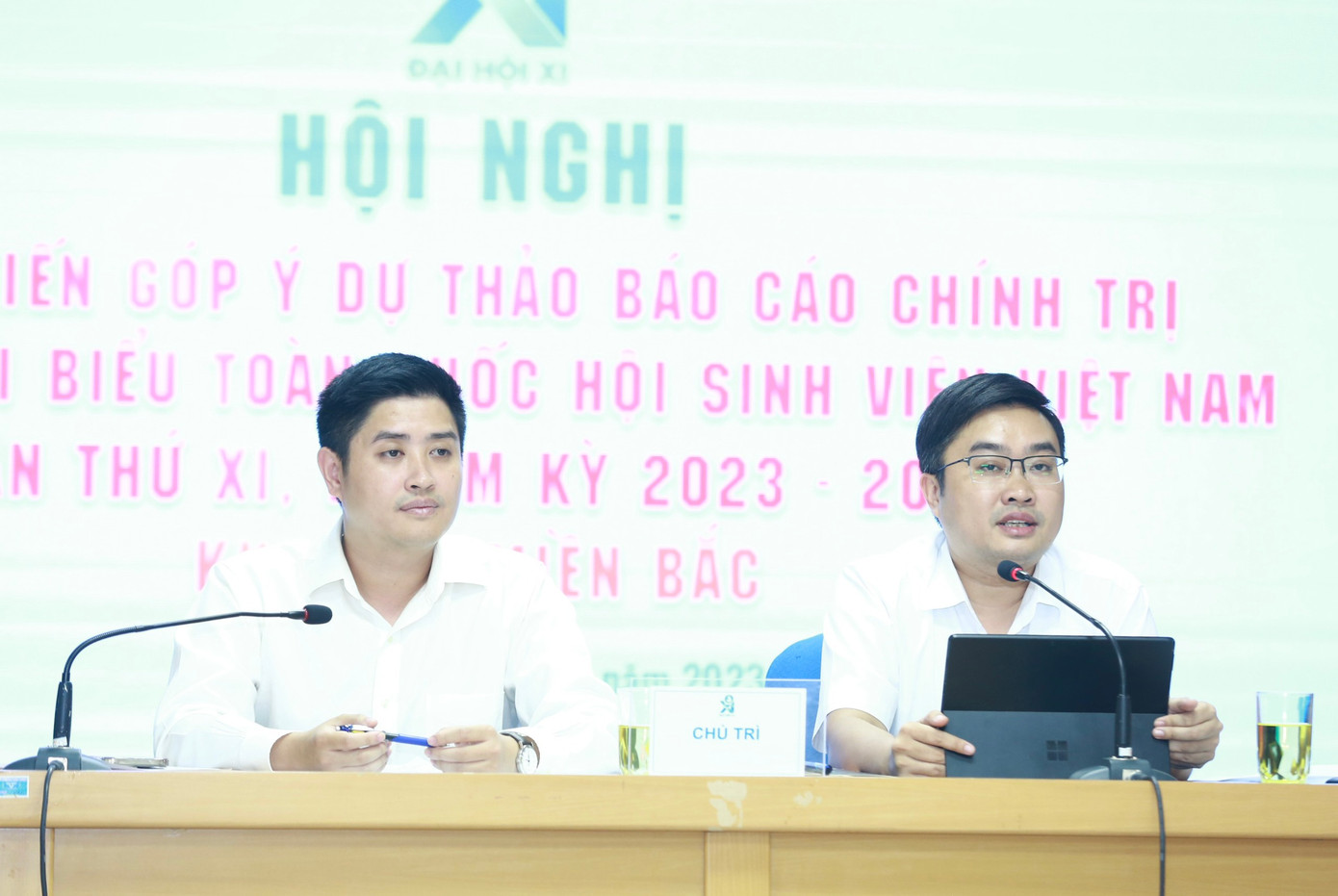 Hội nghị diễn ra dưới sự chủ trì của anh Nguyễn Bá Cát - Phó Trưởng ban Thanh niên Trường học T.Ư Đoàn, Phó Chủ tịch T.Ư Hội Sinh viên Việt Nam; anh Lâm Tùng - Phó Trưởng ban Thanh niên Trường học T.Ư Đoàn, Giám đốc Trung tâm Hỗ trợ và Phát triển sinh viên Việt Nam.