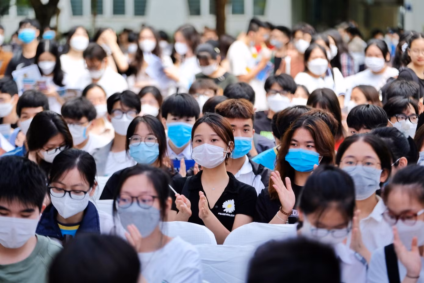 Học sinh các trường THPT tham dự phiên toạ đàm nghề nghiệp việc làm.