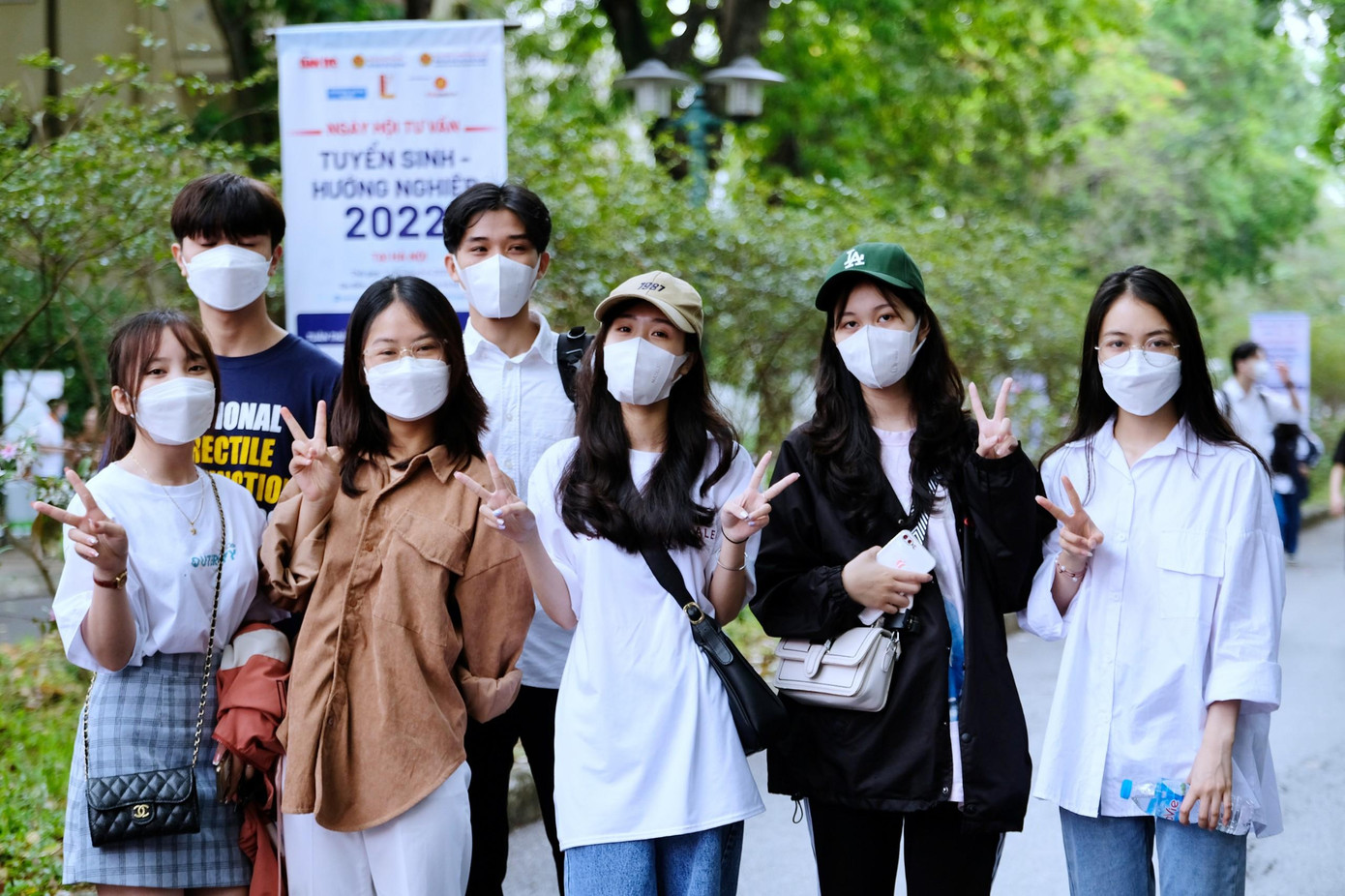 Hàng nghìn học sinh đang học tại các trường THPT tham dự Ngày hội. Hàng nghìn học sinh đang học tại các trường THPT tham dự Ngày hội.
