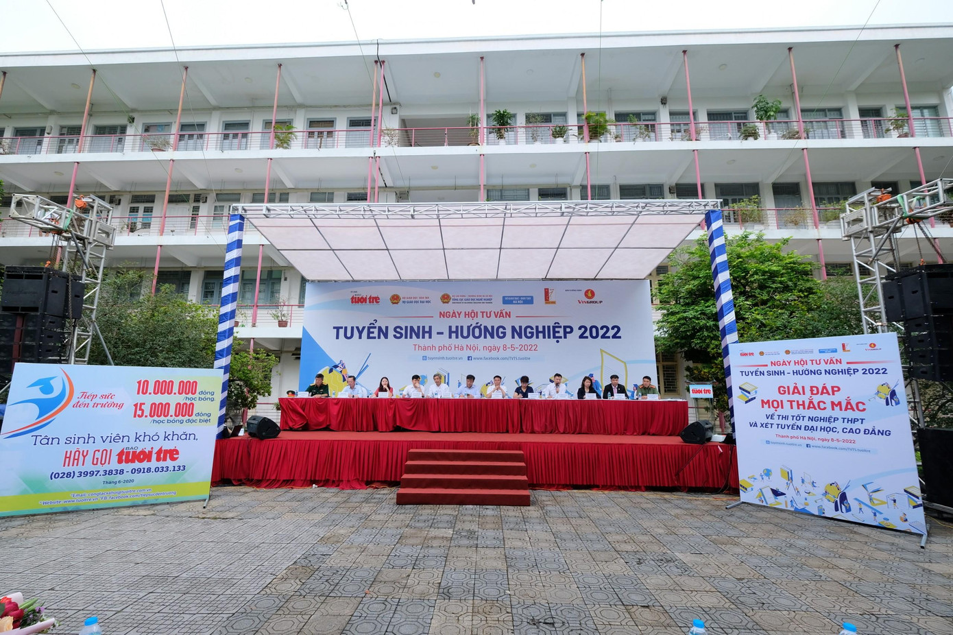 Ngày hội Tư vấn tuyển sinh - hướng nghiệp 2022 diễn ra tại trường ĐH Bách khoa Hà Nội, ngày 8/5 thu hút gần 100 trường đại học, cao đẳng. Ngày hội Tư vấn tuyển sinh - hướng nghiệp 2022 diễn ra tại trường ĐH Bách khoa Hà Nội, ngày 8/5 thu hút gần 100 trường đại học, cao đẳng.