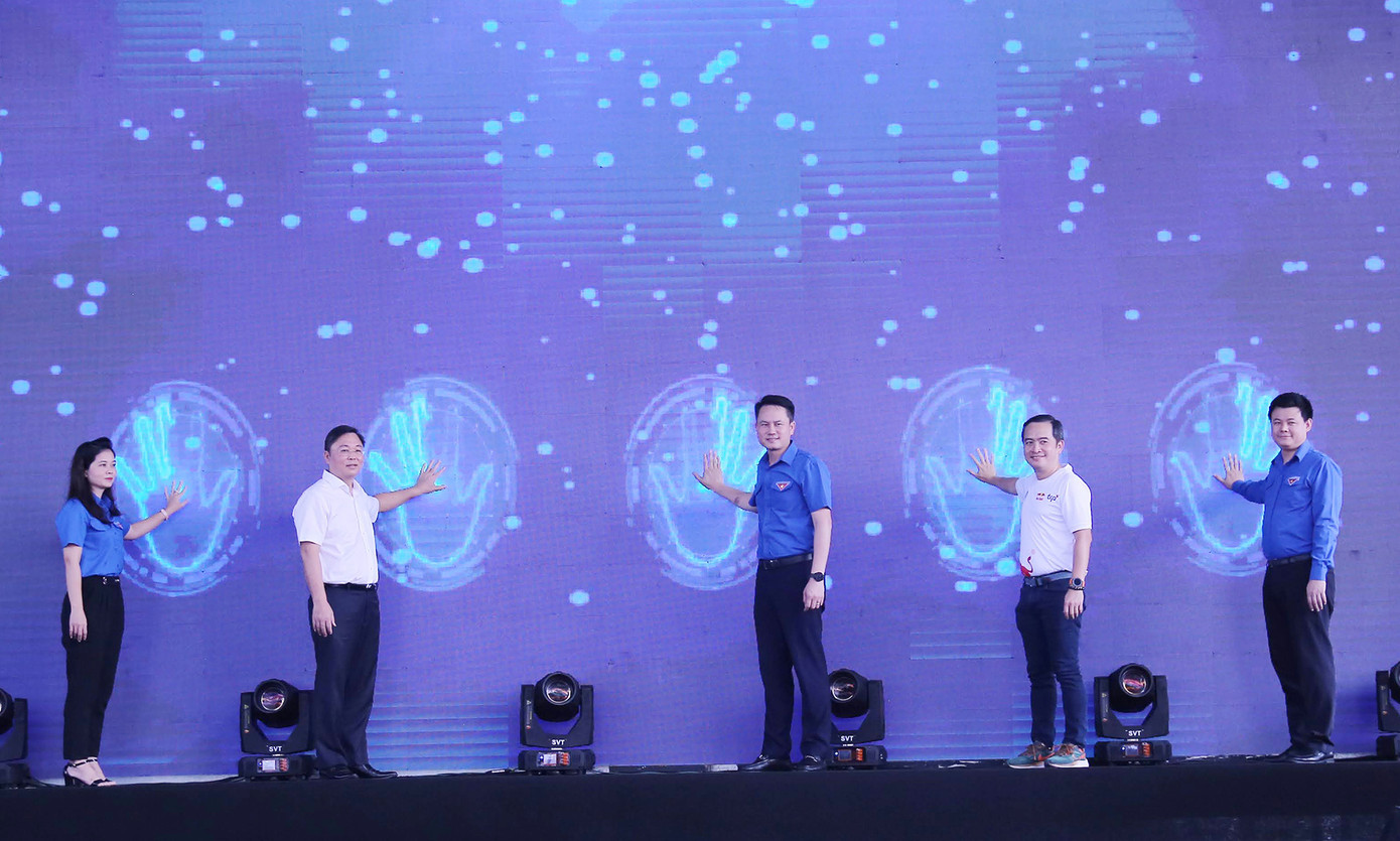 Ngày hội “Thanh niên công nhân - Lan tỏa năng lượng tích cực” khu vực Duyên hải Nam Trung bộ và Tây Nguyên, năm 2023. Ngày hội “Thanh niên công nhân - Lan tỏa năng lượng tích cực” khu vực Duyên hải Nam Trung bộ và Tây Nguyên, năm 2023.