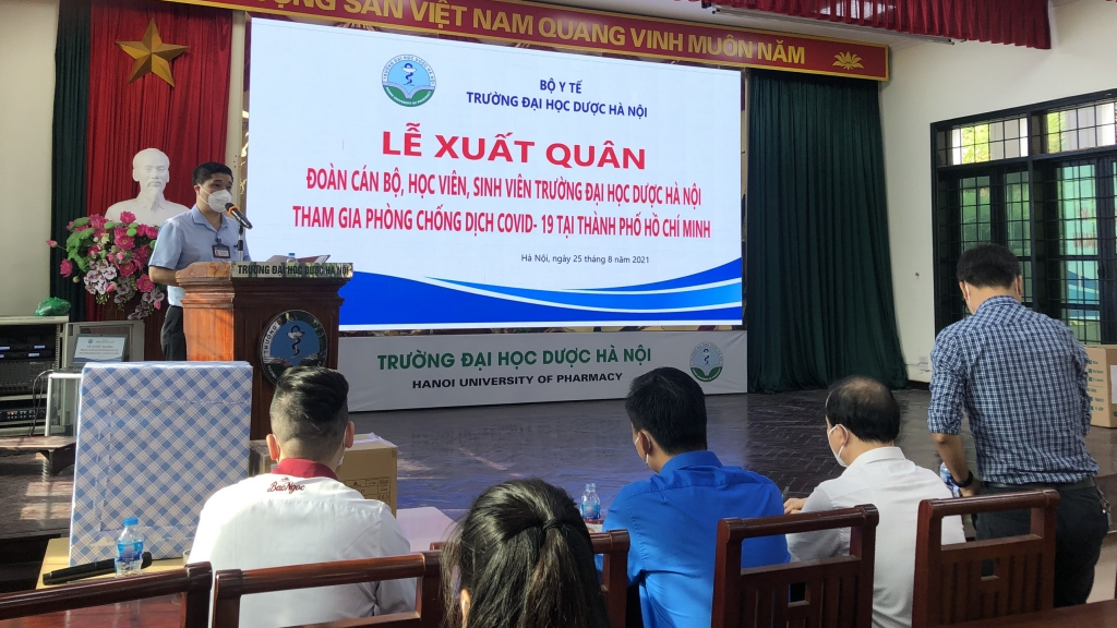 Lễ xuất quân của cán bộ, học viên, sinh viên trường ĐH Dược Hà Nội tham gia phòng chống dịch tại TP. Hồ Chí Minh. Gần 5 nghìn lượt bạn trẻ Thủ đô đăng ký tình nguyện đi chống dịch
