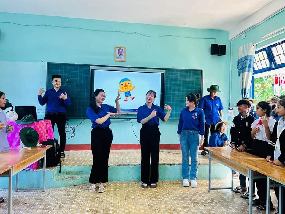 Các hoạt động tại chương trình. Các hoạt động tại chương trình.