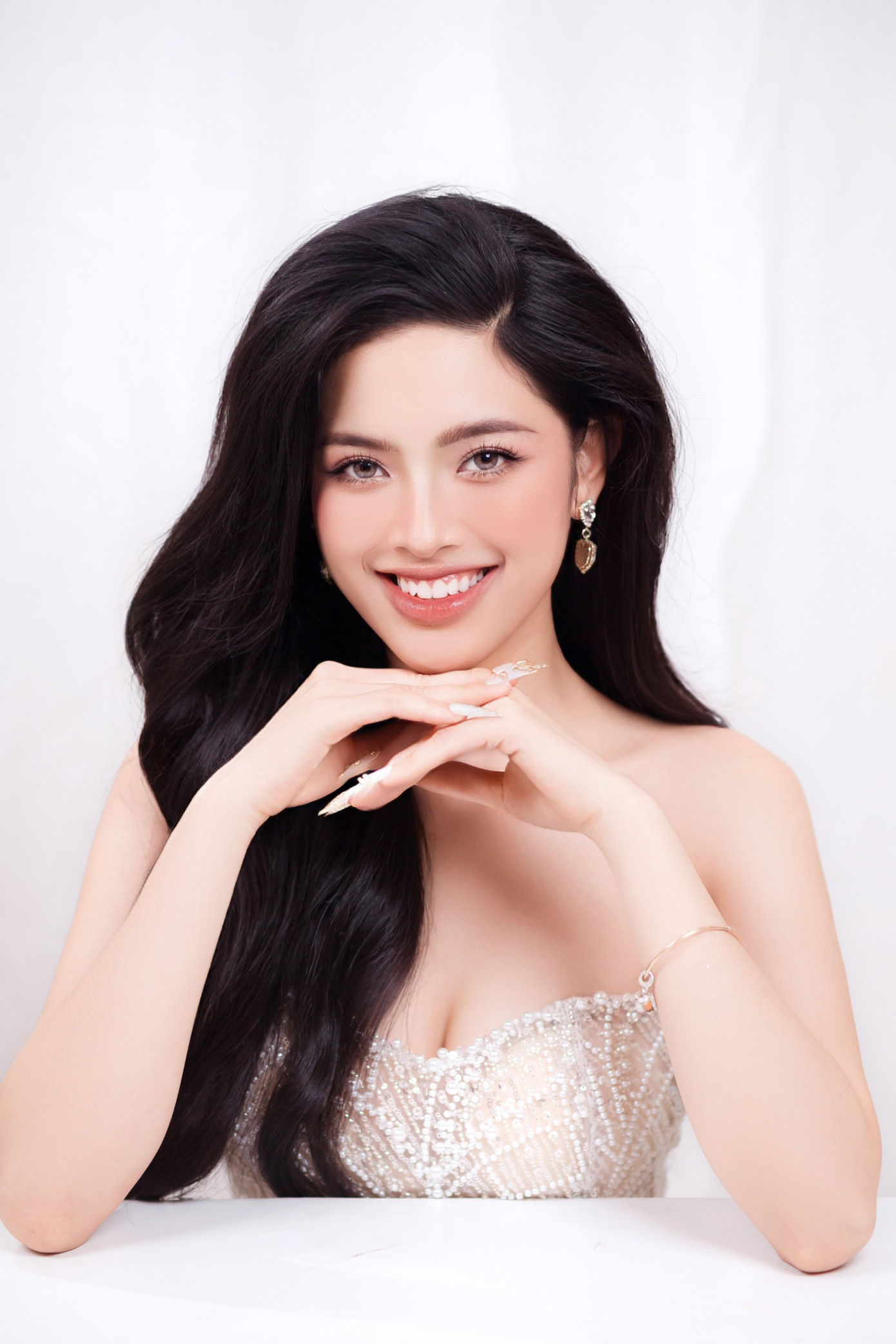 Người đẹp top 5 Miss World Việt Nam mong Hội có thêm nhiều hoạt động quan tâm đến sinh viên ảnh 1