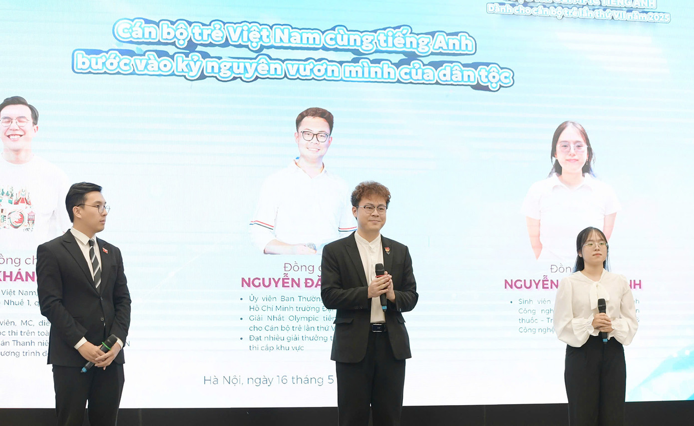 Cùng tiếng Anh, cán bộ trẻ sẵn sàng bước vào kỷ nguyên mới. Cùng tiếng Anh, cán bộ trẻ sẵn sàng bước vào kỷ nguyên mới.