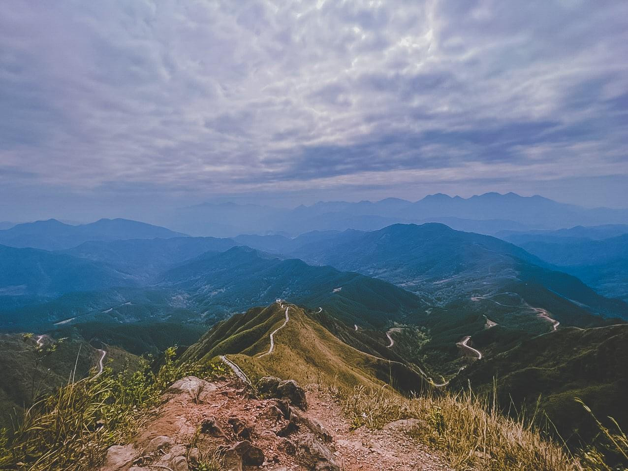 Cung đường đi thử thách đã kích thích những ai yêu thích cảm giác mạo hiểm, khám phá. Nơi đây được bao quanh là phong cảnh, những đồng cỏ lau tuyệt mỹ chắc chắn sẽ đem đến cho bạn cảm giác kích thích, nhưng cũng không kém phần yên bình, thoải mái. Lúc này, bạn sẽ được đắm chìm vào một Bình Liêu dịu dàng, thơ mộng. Cung đường đi thử thách đã kích thích những ai yêu thích cảm giác mạo hiểm, khám phá. Nơi đây được bao quanh là phong cảnh, những đồng cỏ lau tuyệt mỹ chắc chắn sẽ đem đến cho bạn cảm giác kích thích, nhưng cũng không kém phần yên bình, thoải mái. Lúc này, bạn sẽ được đắm chìm vào một Bình Liêu dịu dàng, thơ mộng.