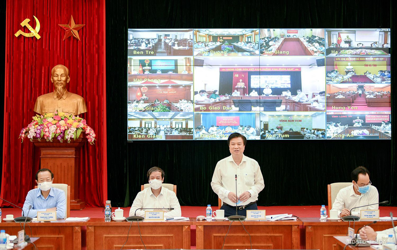 Thứ trưởng Bộ GD - ĐT Nguyễn Hữu Độ, Trưởng Ban Chỉ đạo quốc gia Kỳ thi tốt nghiệp THPT năm 2021 kết luận Hội nghị. Thứ trưởng Bộ GD - ĐT Nguyễn Hữu Độ, Trưởng Ban Chỉ đạo quốc gia Kỳ thi tốt nghiệp THPT năm 2021 kết luận Hội nghị.