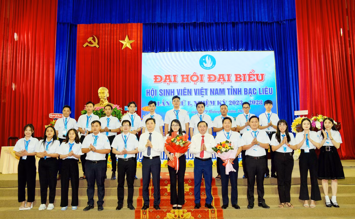 Ban Chấp hành Hội Sinh viên tỉnh Bạc Liêu ra mắt tại Đại hội.