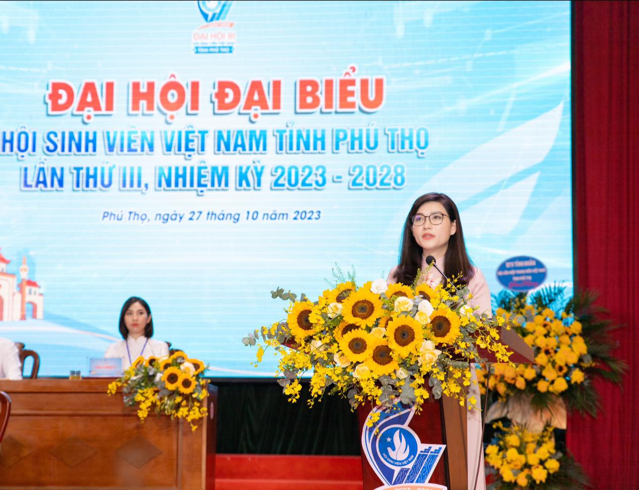 Chị Hồ Hồng Nguyên – Phó Chủ tịch thường trực T.Ư Hội Sinh viên Việt Nam, phát biểu chỉ đạo Đại hội.