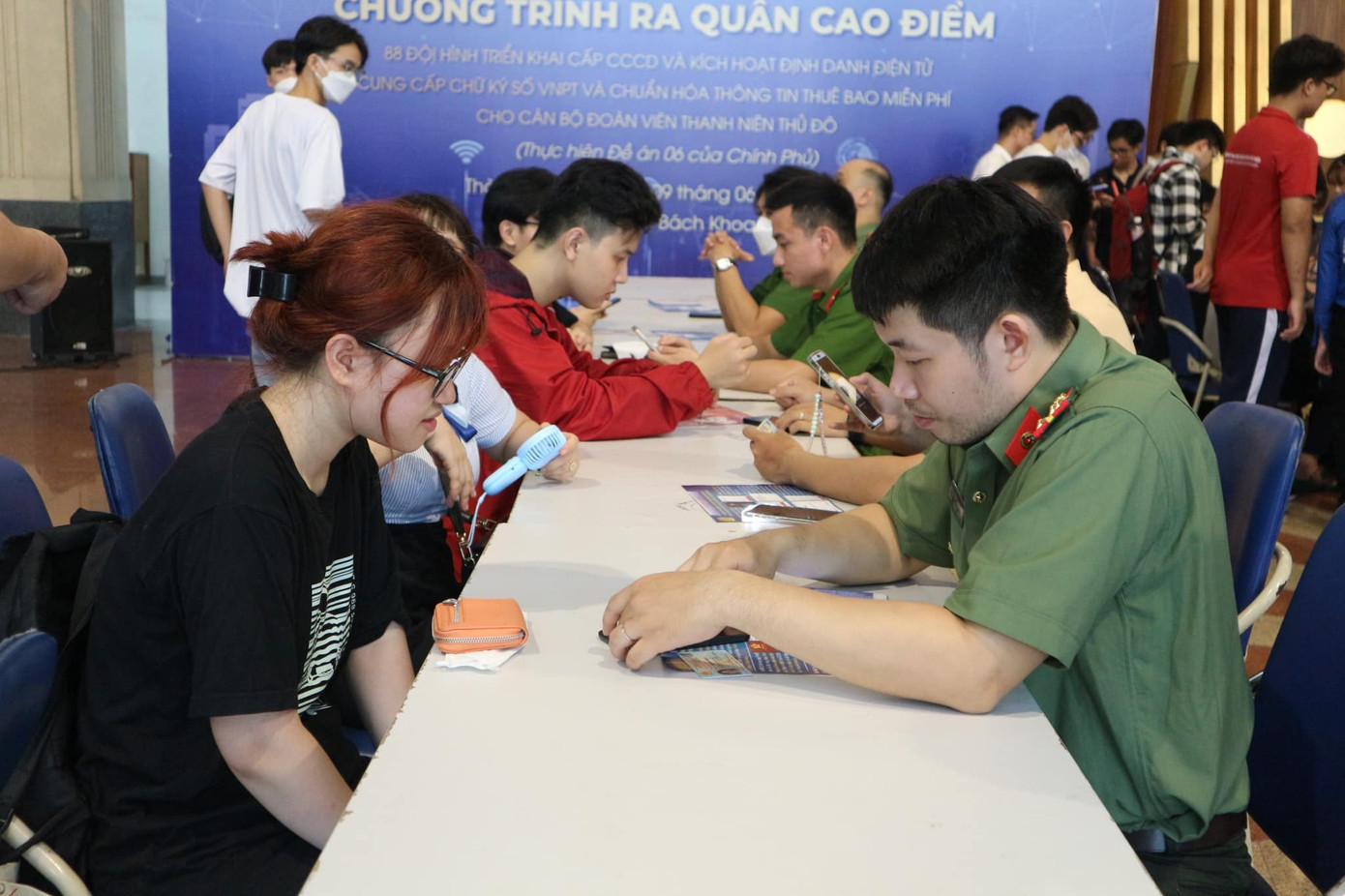 88 đội hình hỗ trợ cấp căn cước công dân và kích hoạt định danh điện tử hỗ trợ từng trường đại học, học viện, cao đẳng.