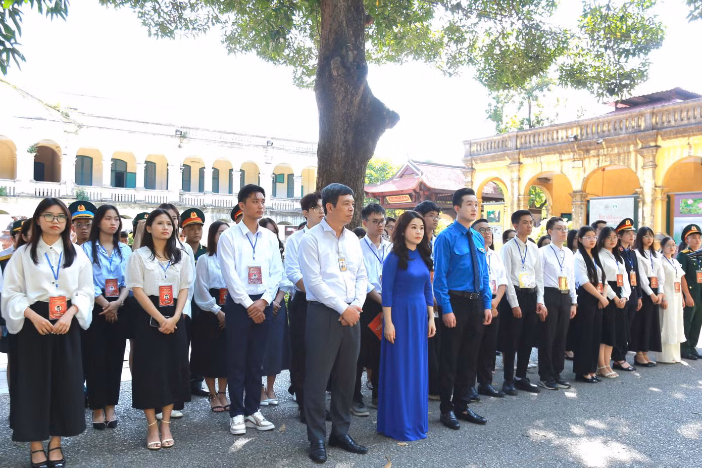 Chương trình năm nay bao gồm các hoạt động chính như: Tọa đàm với chuyên gia, dâng hương tại Hoàng thành Thăng Long, ghi danh Sổ vàng Thủ khoa xuất sắc và Lễ tuyên dương tại Văn Miếu - Quốc Tử Giám. Những hoạt động này không chỉ khẳng định sự quan tâm đặc biệt của Hà Nội đối với giáo dục và đào tạo mà còn phản ánh quyết tâm thu hút, bồi dưỡng nguồn nhân lực chất lượng cao nhằm đáp ứng yêu cầu phát triển của Thủ đô trong tương lai.