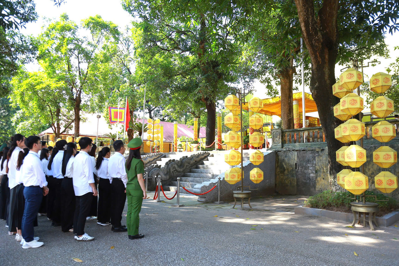 Trong năm thứ 22 tổ chức, chương trình đã tuyên dương 100 thủ khoa xuất sắc, là những tấm gương tiêu biểu về sự nỗ lực học tập, rèn luyện, với nhiều thành tựu đáng kể ở các lĩnh vực. Các thủ khoa không chỉ đạt kết quả học tập vượt trội mà còn tham gia tích cực vào các hoạt động Đoàn, Hội và có nhiều công trình nghiên cứu khoa học được đánh giá cao. Trong số họ có nhiều người đã trở thành đảng viên, đạt Danh hiệu 'Sinh viên 5 tốt' các cấp, và có những đề tài nghiên cứu, sáng kiến thiết thực, góp phần thúc đẩy sự phát triển của Thủ đô và đất nước.