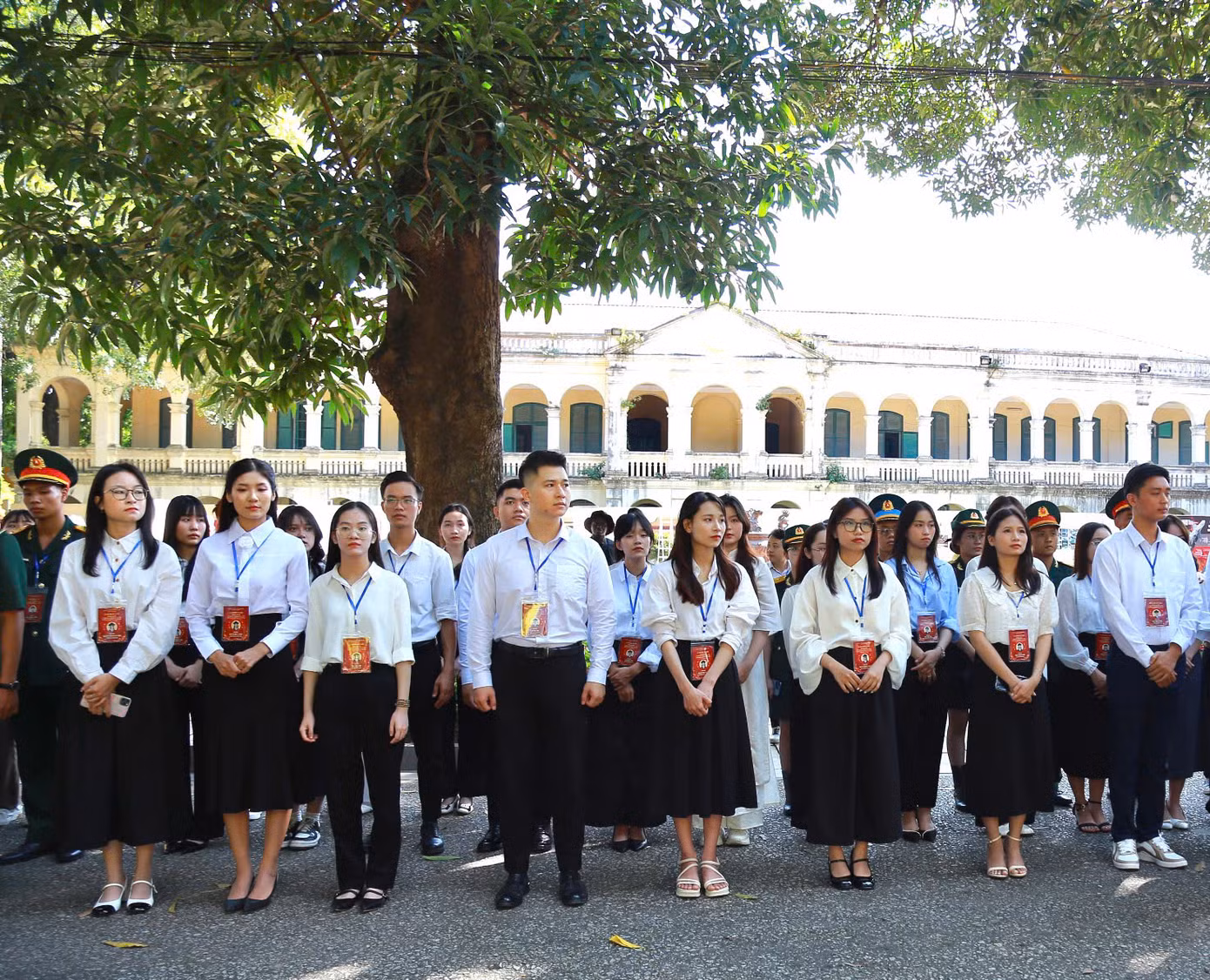 Bên cạnh đó, TP. Hà Nội cũng đã đưa ra nhiều chính sách mới nhằm phát huy và sử dụng trí tuệ của đội ngũ trí thức, nhà khoa học, đóng góp vào sự nghiệp xây dựng Thủ đô. Trong đó, Luật Thủ đô (sửa đổi) đã được bổ sung nội dung trọng dụng nhân tài, nhằm thúc đẩy nguồn lực con người, đáp ứng yêu cầu phát triển bền vững và hội nhập quốc tế.
