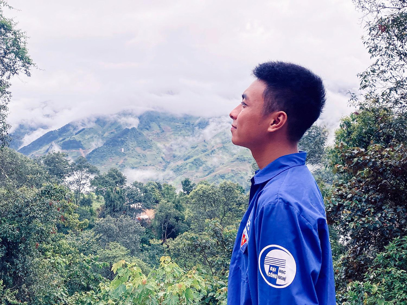 Lê Mạnh Dũng (trường ĐH Công nghệ, ĐHQG Hà Nội).