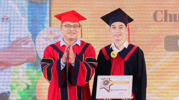 Tốt nghiệp thủ khoa viết đơn tình nguyện nhập ngũ. Tốt nghiệp thủ khoa viết đơn tình nguyện nhập ngũ.