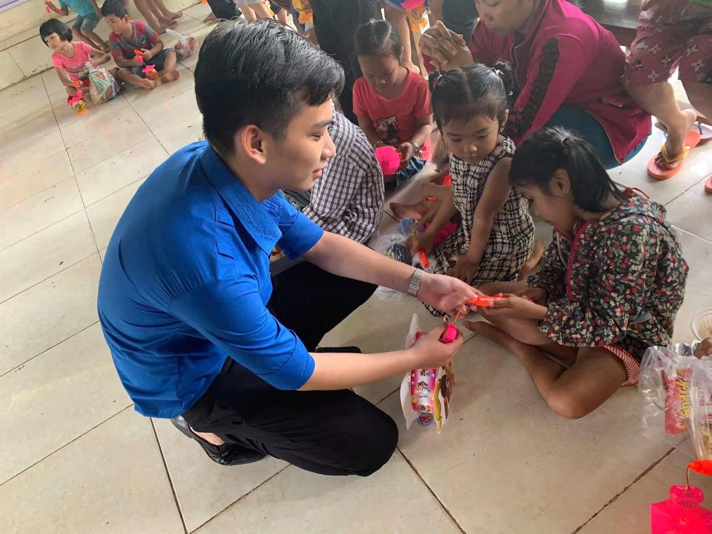 Chung Bách Xuyên thường tham gia các hoạt động Đoàn - Hội. Chung Bách Xuyên thường tham gia các hoạt động Đoàn - Hội.