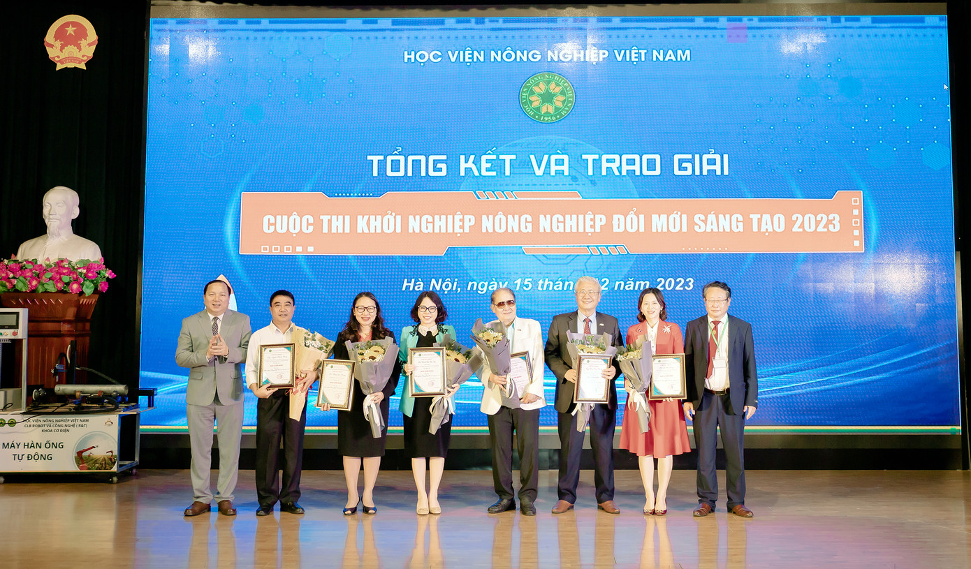 Ban Giám khảo là các chuyên gia, nhà đầu tư, diễn giả uy tín trong lĩnh vực khởi nghiệp. Ban Giám khảo là các chuyên gia, nhà đầu tư, diễn giả uy tín trong lĩnh vực khởi nghiệp.