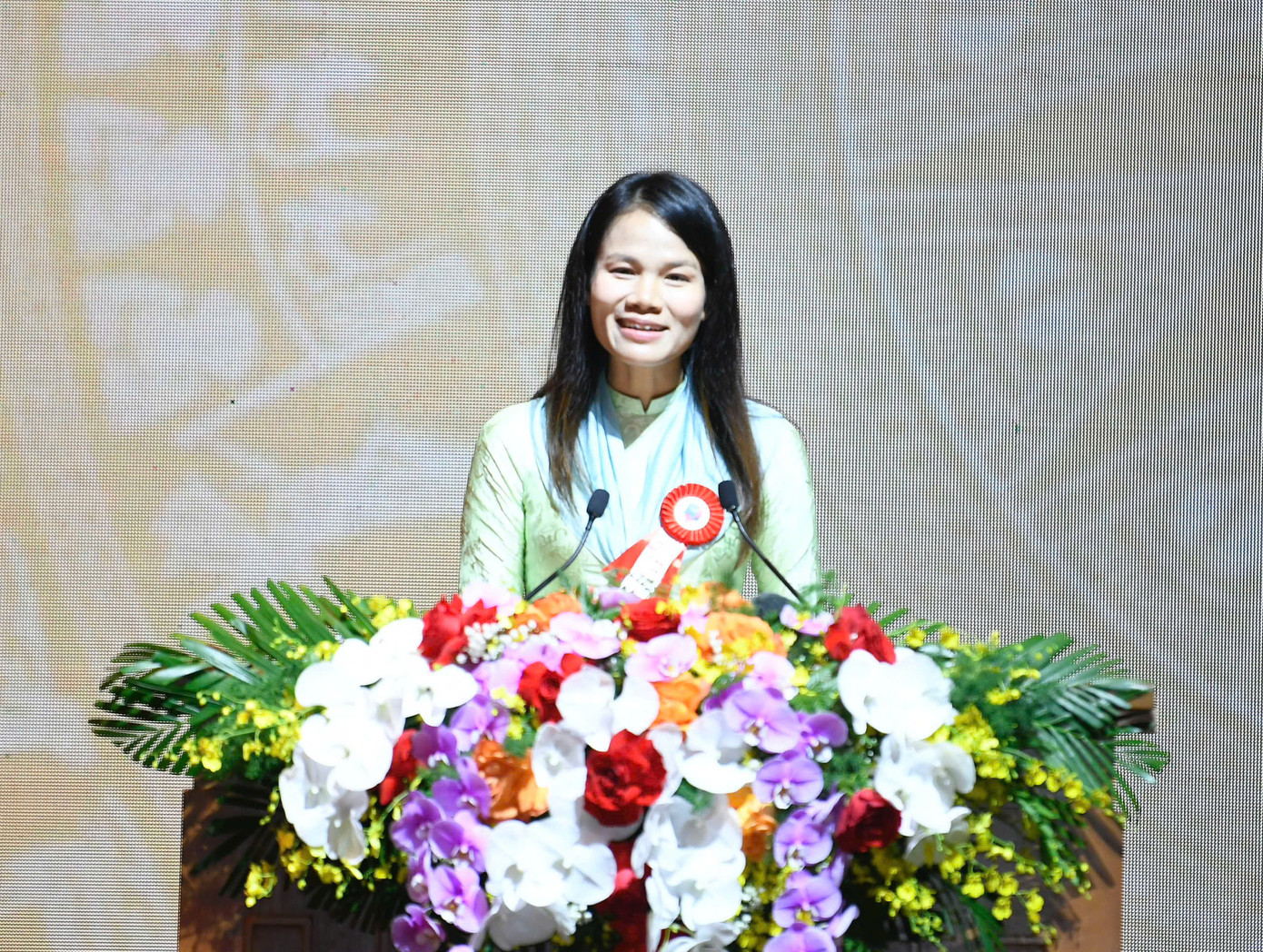 Nhà báo Nguyễn Ngân, thay mặt thế hệ nhà báo trẻ phát biểu tại Lễ kỷ niệm 100 năm ngày Báo chí Cách mạng Việt Nam. Ảnh: NHƯ Ý Nhà báo Nguyễn Ngân, thay mặt thế hệ nhà báo trẻ phát biểu tại Lễ kỷ niệm 100 năm ngày Báo chí Cách mạng Việt Nam. Ảnh: NHƯ Ý