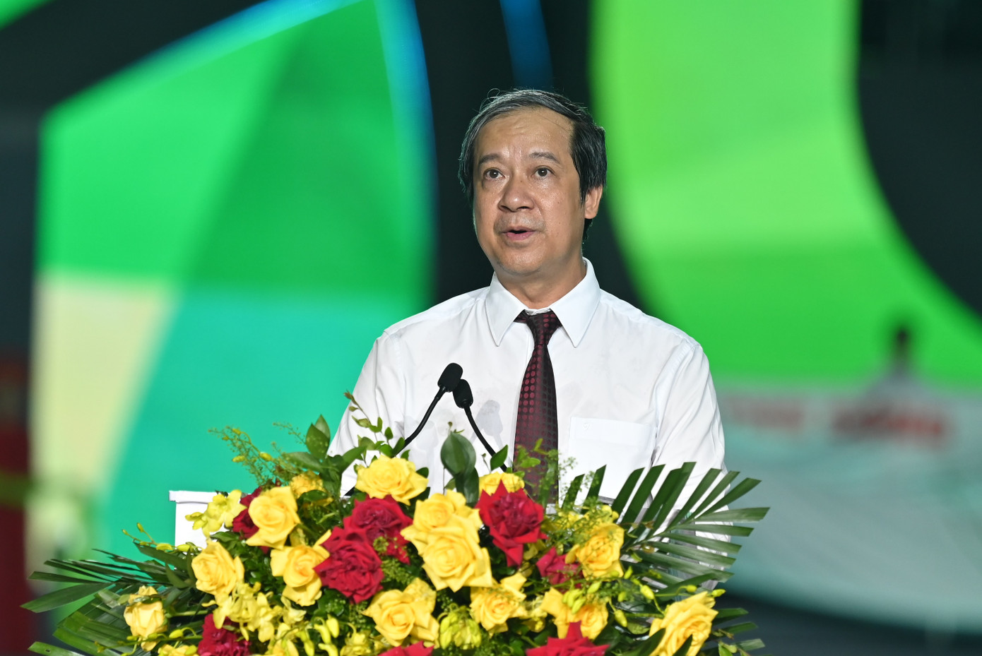 Ông Nguyễn Kim Sơn - Bộ trưởng Bộ GD - ĐT phát biểu khai mạc chương trình. Ông Nguyễn Kim Sơn - Bộ trưởng Bộ GD - ĐT phát biểu khai mạc chương trình.