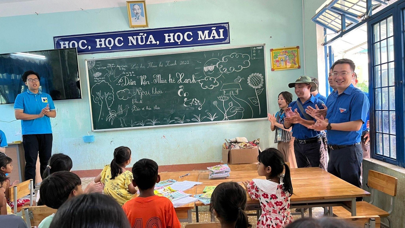 Chiến dịch 'Mùa Hè Xanh' tại mặt trận xã Sơn Màu, huyện Sơn Tây, tỉnh Quảng Ngãi với 120 sinh viên. Chiến dịch 'Mùa Hè Xanh' tại mặt trận xã Sơn Màu, huyện Sơn Tây, tỉnh Quảng Ngãi với 120 sinh viên.