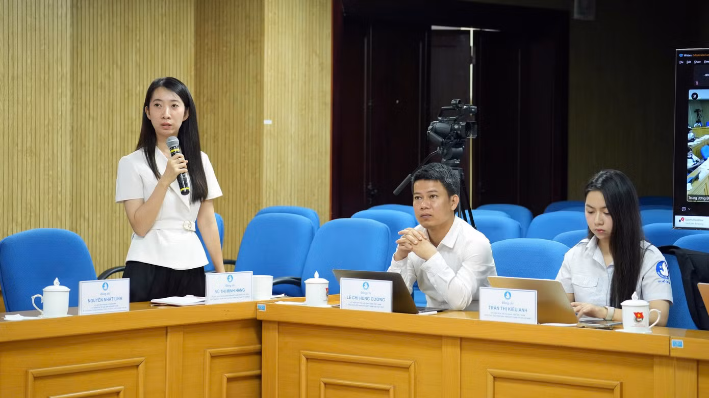Các đại biểu góp ý kiến tại Hội nghị.