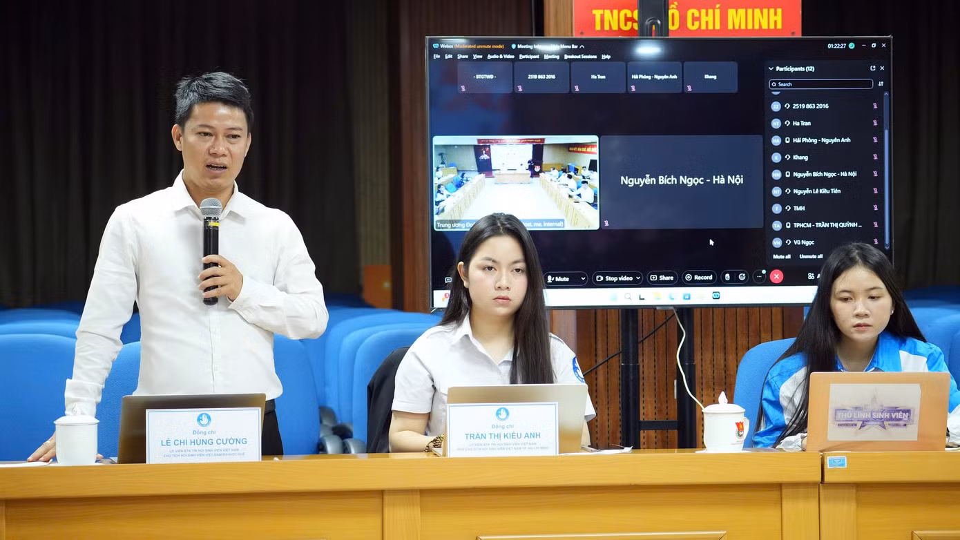 Các đại biểu góp ý kiến tại Hội nghị.