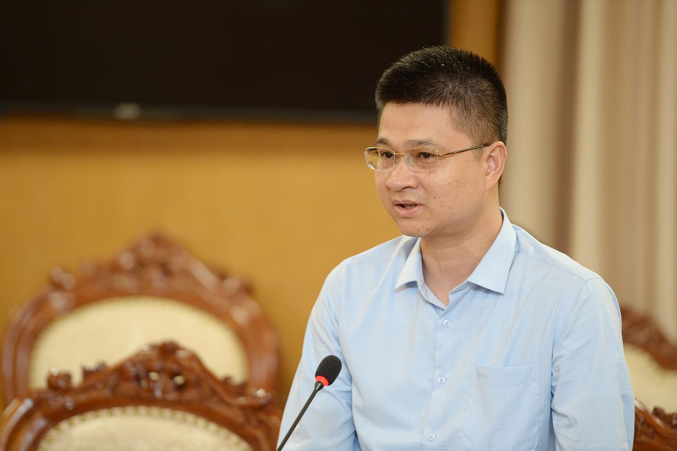 Lãnh đạo Bộ GD - ĐT, trao đổi tại chương trình.