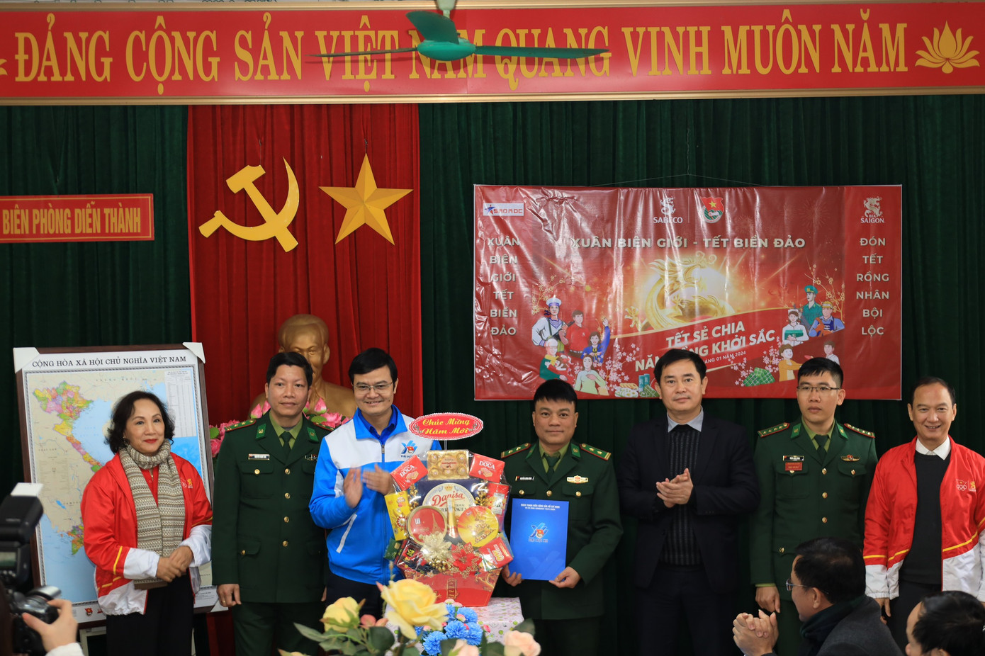 Bí thư thứ nhất T.Ư Đoàn Bùi Quang Huy thăm và tặng quà Tết cán bộ, chiến sĩ Hải đội 137, xã Phúc Thọ, huyện Nghi Lộc và Đồn Biên phòng xã Diễn Thành, huyện Diễn Châu, tỉnh Nghệ An. Bí thư thứ nhất T.Ư Đoàn Bùi Quang Huy thăm và tặng quà Tết cán bộ, chiến sĩ Hải đội 137, xã Phúc Thọ, huyện Nghi Lộc và Đồn Biên phòng xã Diễn Thành, huyện Diễn Châu, tỉnh Nghệ An.