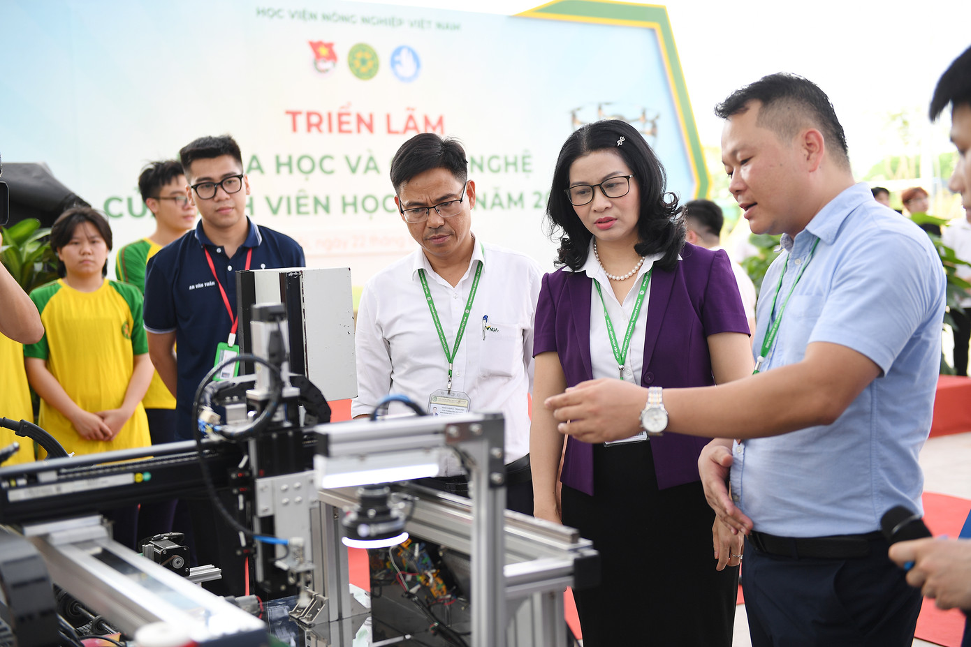 Nhiều sản phẩm khoa học của sinh viên Học viện Nông nghiệp Việt Nam được đánh giá cao. Nhiều sản phẩm khoa học của sinh viên Học viện Nông nghiệp Việt Nam được đánh giá cao.