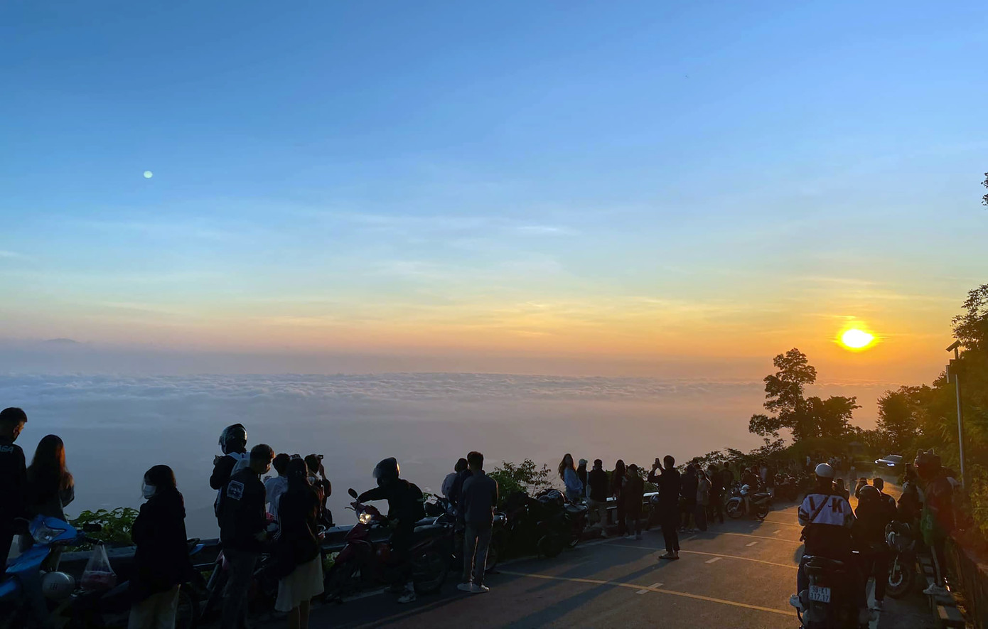 Biển mây ấn tượng. Ảnh: Tống Việt Trinh Biển mây ấn tượng. Ảnh: Tống Việt Trinh