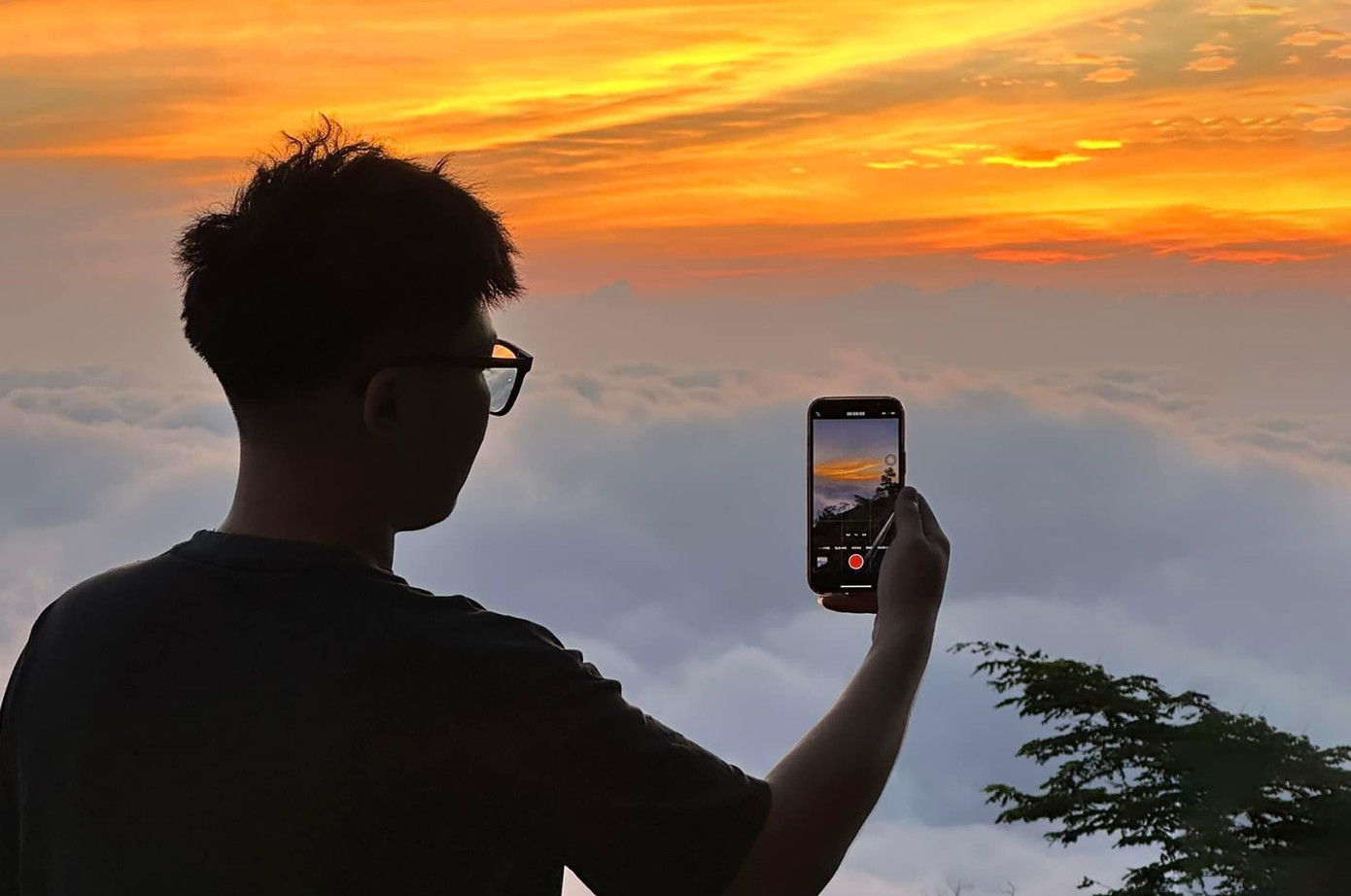 Biển mây ấn tượng. Ảnh: Tống Việt Trinh Biển mây ấn tượng. Ảnh: Tống Việt Trinh