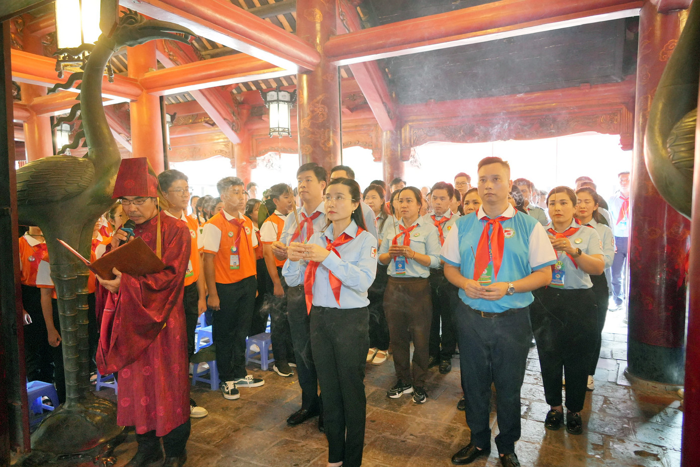 Với chủ đề “Cánh chim đầu đàn - Chủ nhân đất nước”, Ngày hội Chỉ huy Đội giỏi lần này diễn ra gồm các nhóm nội dung: Chỉ huy Đội tỏa sáng, Chỉ huy Đội tự tin, Chỉ huy Đội tài năng, Chỉ huy Đội sáng tạo, Chỉ huy Đội năng động, Chỉ huy Đội bản lĩnh và Chỉ huy Đội khéo. Với chủ đề “Cánh chim đầu đàn - Chủ nhân đất nước”, Ngày hội Chỉ huy Đội giỏi lần này diễn ra gồm các nhóm nội dung: Chỉ huy Đội tỏa sáng, Chỉ huy Đội tự tin, Chỉ huy Đội tài năng, Chỉ huy Đội sáng tạo, Chỉ huy Đội năng động, Chỉ huy Đội bản lĩnh và Chỉ huy Đội khéo.