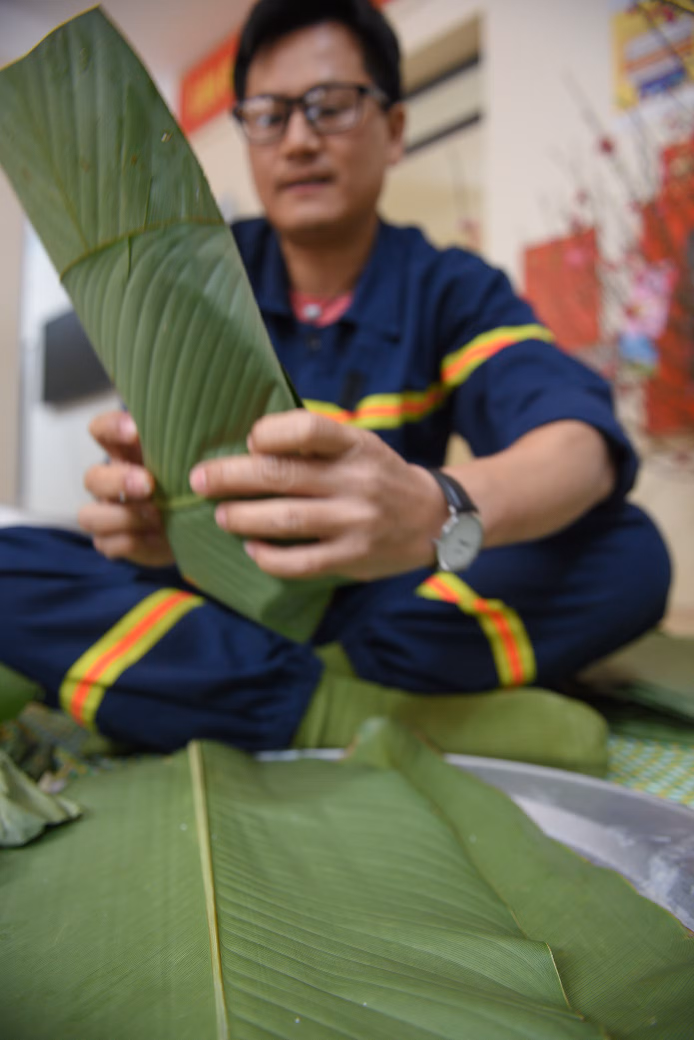 Trung tá Khúc Nguyên Khánh, Phó Đội trưởng cho biết: "Mỗi dịp Tết đến, Xuân về, để bảo đảm tuyệt đối an toàn cho người dân yên tâm đón Tết, cán bộ, chiến sĩ của đơn vị đều được huy động 100% quân số trực chiến, không ai được về nhà. Chính vì vậy, việc tổ chức gói bánh chưng là dịp để anh em gần gũi động viên nhau khi phải xa quê hương”.