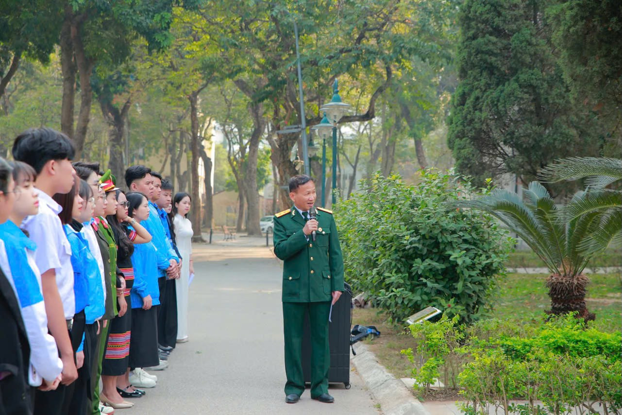 PGS Nguyễn Nhật Trinh - Chủ tịch Hội Cựu chiến binh ĐH Bách khoa Hà Nội chia sẻ tại chương trình.
