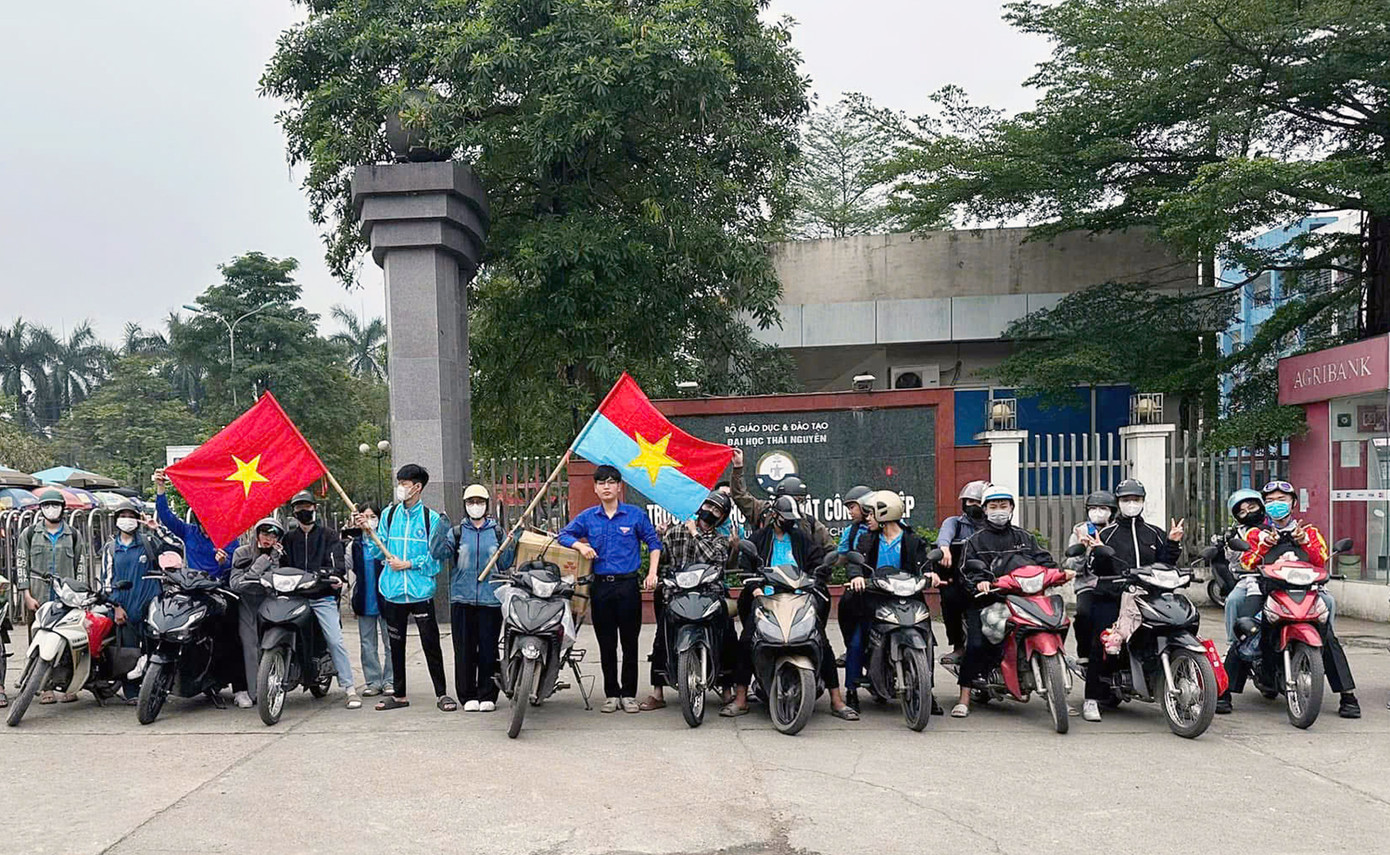 Đội sinh viên tình nguyện 'Mùa Hè Xanh' 2025 trường ĐH Kỹ thuật Công nghiệp (ĐH Thái Nguyên). Đội sinh viên tình nguyện 'Mùa Hè Xanh' 2025 trường ĐH Kỹ thuật Công nghiệp (ĐH Thái Nguyên).