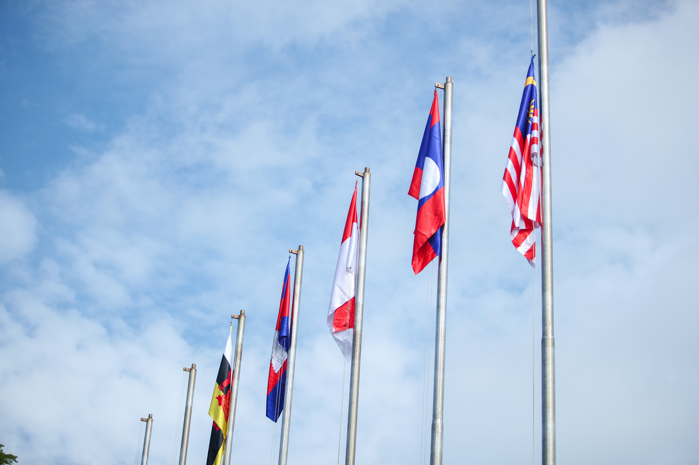 “Đà Nẵng sẽ nỗ lực hết mình để thực hiện tốt nhất các yêu cầu của Hội đồng Thể thao Học sinh Đông Nam Á, Ban Tổ chức Đại hội. Lãnh đạo, nhân dân TP. Đà Nẵng phấn khởi được góp sức, tạo điều kiện thuận lợi để các vận động viên có những cuộc tranh tài sôi nổi, hấp dẫn, những buổi giao lưu thắm tình đoàn kết, hữu nghị giữa nhân dân TP. Đà Nẵng với du khách, cùng các vận động viên đến từ các quốc gia Đông Nam Á trong thời gian tới”, ông Trần Chí Cường nói.