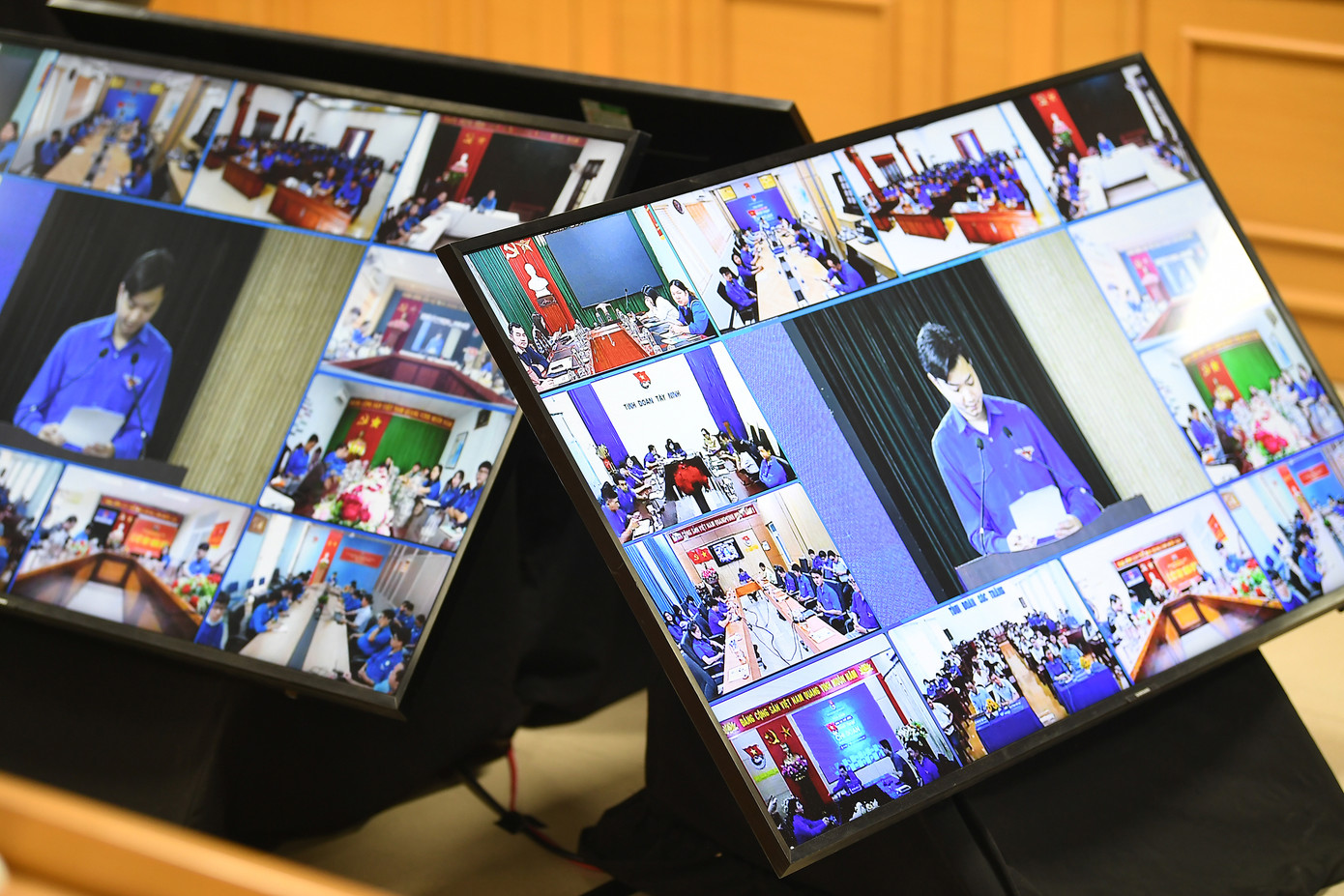 Tọa đàm ‘Nâng cao chất lượng sinh hoạt chi đoàn trong khu vực trường học’, thu hút hơn 500 đại biểu từ 63 điểm cầu. Tọa đàm ‘Nâng cao chất lượng sinh hoạt chi đoàn trong khu vực trường học’, thu hút hơn 500 đại biểu từ 63 điểm cầu.