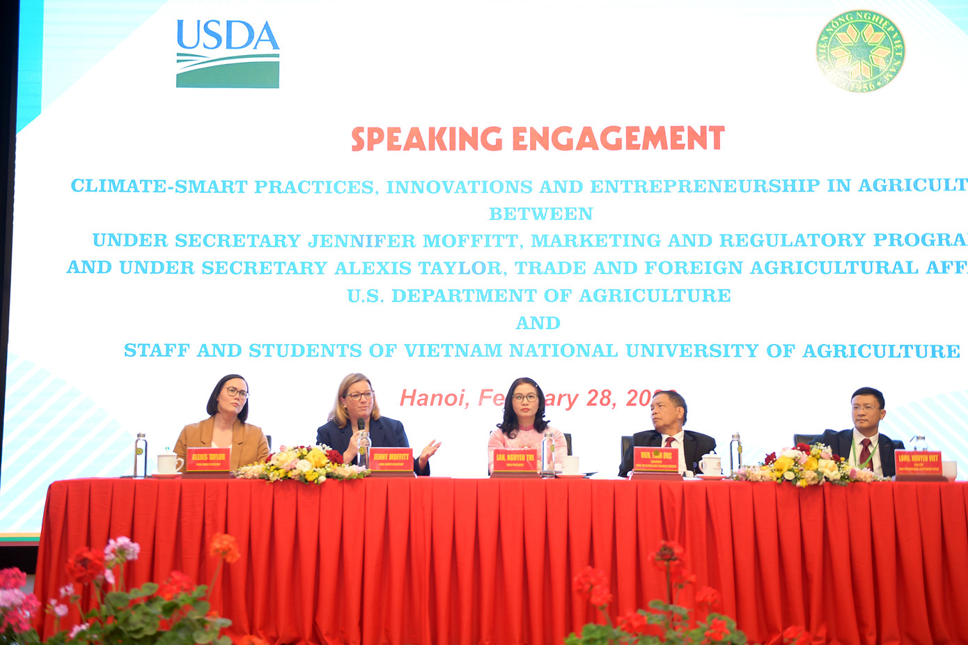 Tọa đàm diễn ra tại Học viện Nông nghiệp Việt Nam. Tọa đàm diễn ra tại Học viện Nông nghiệp Việt Nam.