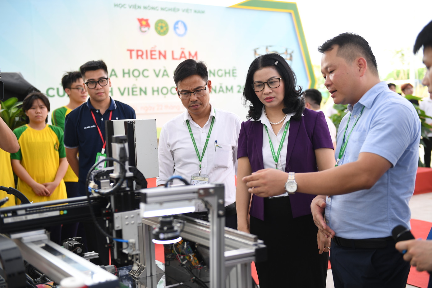 Nhiều sản phẩm khoa học của sinh viên Học viện Nông nghiệp Việt Nam được đánh giá cao. Nhiều sản phẩm khoa học của sinh viên Học viện Nông nghiệp Việt Nam được đánh giá cao.