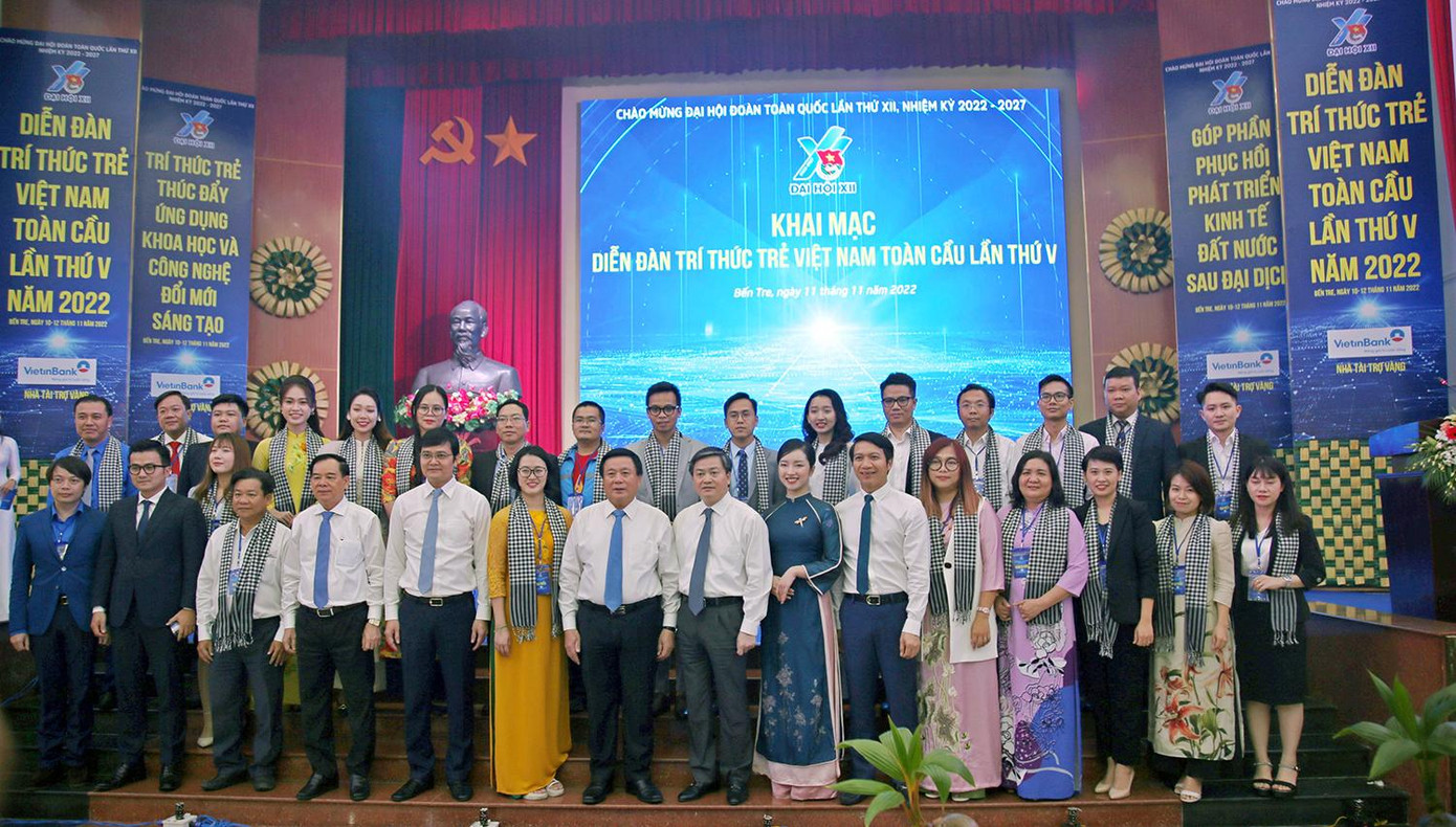 Các đại biểu tham dự chương trình.