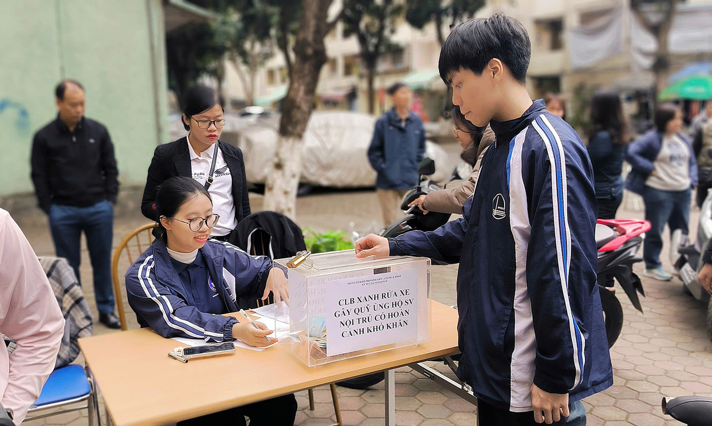 Hoạt động sẻ chia giúp đỡ sinh viên nội trú có hoàn cảnh khó khăn. Hoạt động sẻ chia giúp đỡ sinh viên nội trú có hoàn cảnh khó khăn.