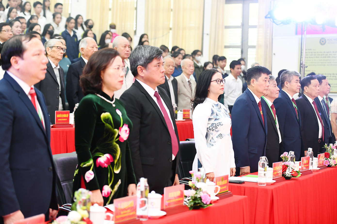 Các đại biểu tham dự chương trình.