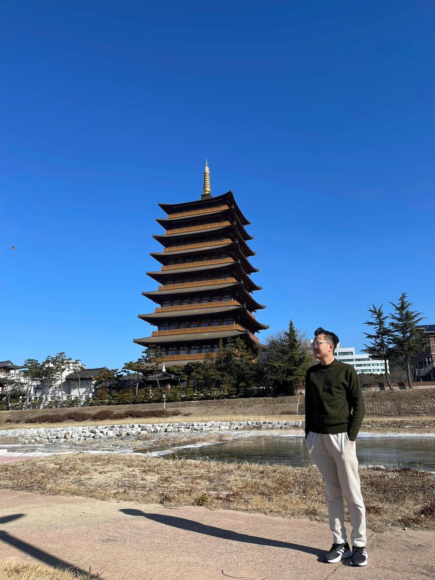 Quang Khánh – Du học sinh Việt Nam tại Hàn Quốc. Quang Khánh – Du học sinh Việt Nam tại Hàn Quốc.